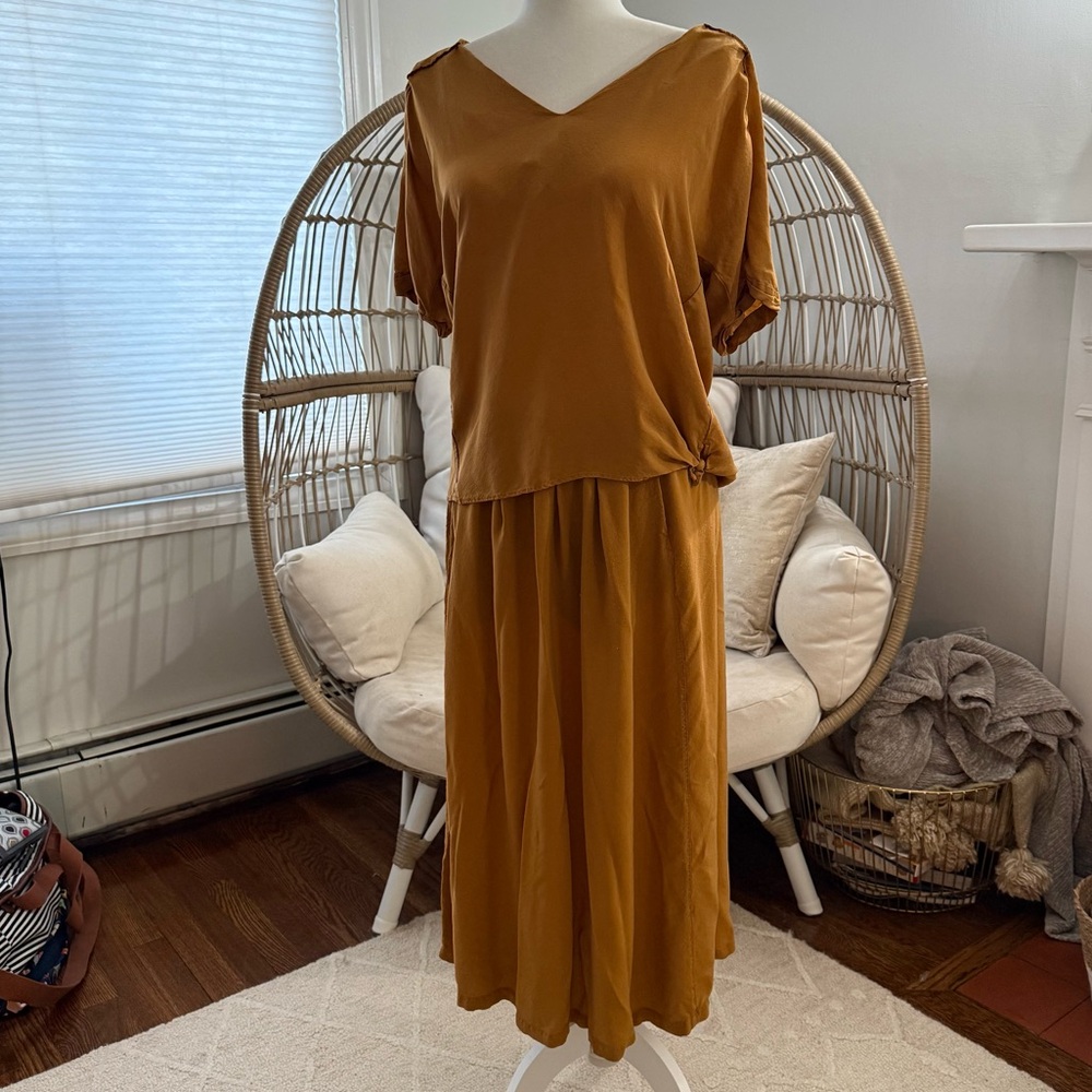 Humanoid Mustard Gold Two-Piece Set Top & Midi Skirt V-Neck Short‎ Sleeve